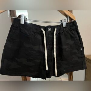 Vuori Black Camo Women's Shorts size large